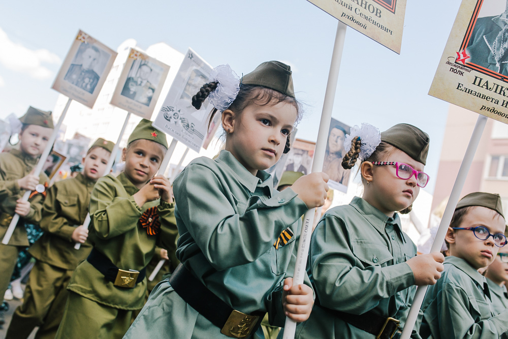 Парад 9 мая дети. Детский военный парад. Дети на параде. Дети на параде Победы. Дети на военном параде.