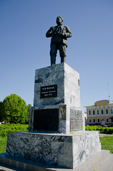 Памятники в шуе фото