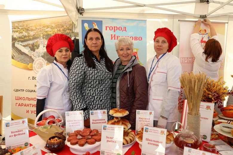 Фролова с коллективом.jpg