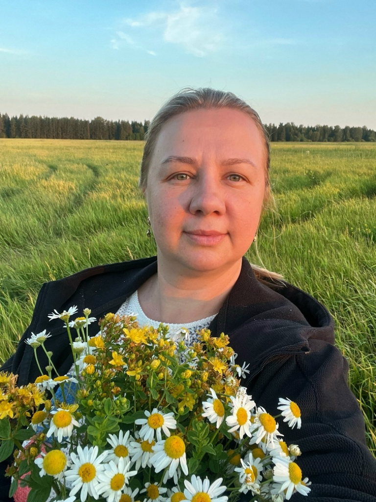 Елена в поле2.jpg