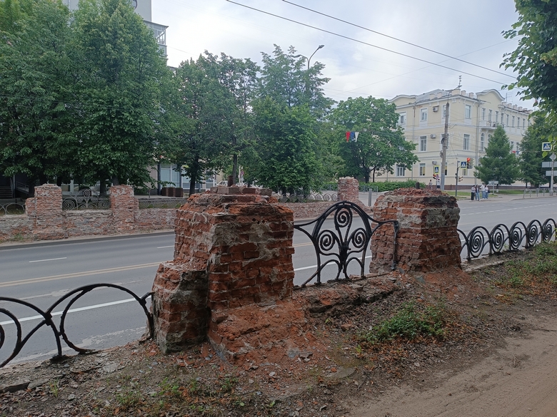 Стенка июнь.jpg