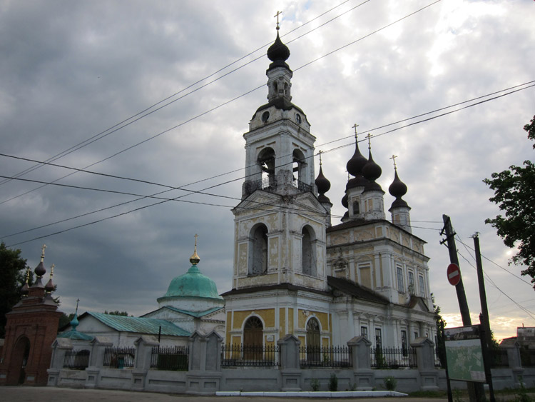 Троицкая и Введенская церкви в Плесе